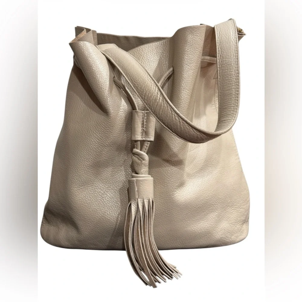 Alberta Di Canio Cream Leather Hobo bucket Bag with tassel made in Italy